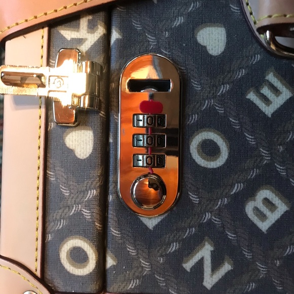 DOONEY AND BOURKE CROSSWORD COLLECTION LUGGAGE SET - Picture 5 of 8